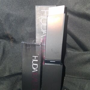 Huda Beauty #FAUXFILTER Skin Finish Buildable Coverage Foundation Stick